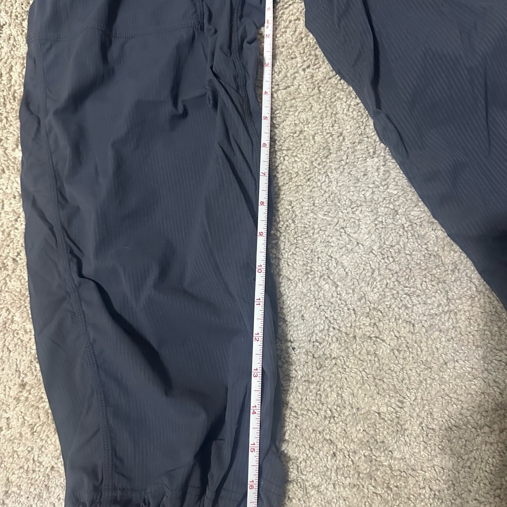 Lululemon Dance Studio Crop Pants | Black | Size 8 - Picture 4 of 8
